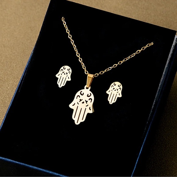 Beautiful Gold Hamsa Necklace and Earring Set - Picture 1 of 5